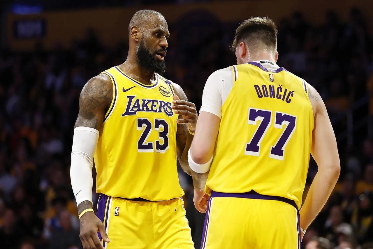 雄鹿轻取76人,东契奇惊艳四座 雄鹿轻取76人,东契奇惊艳四座