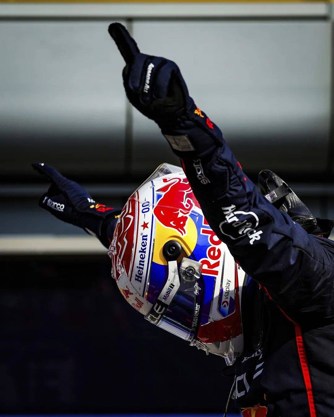 索伯车队碾压红牛车队,塞恩斯关键制胜 索伯车队碾压红牛车队,塞恩斯关键制胜