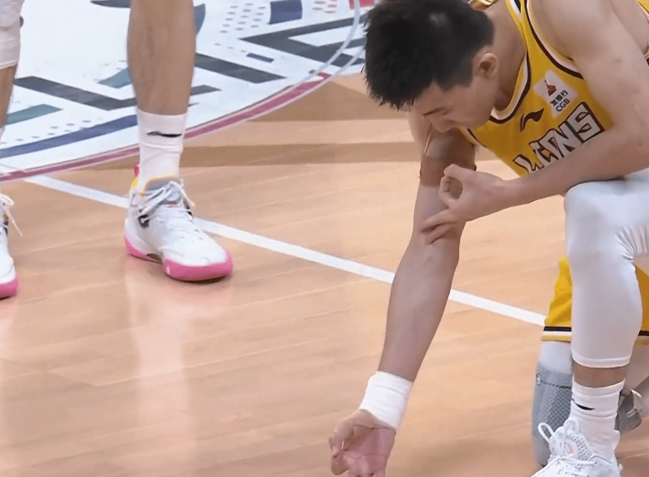 步行者险胜凯尔特人，孙铭徽关键制胜