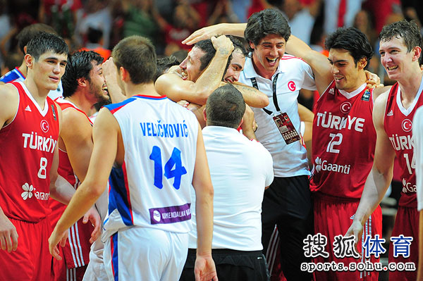 土耳其绝杀巴西,穆勒扛起全队 土耳其绝杀巴西,穆勒扛起全队