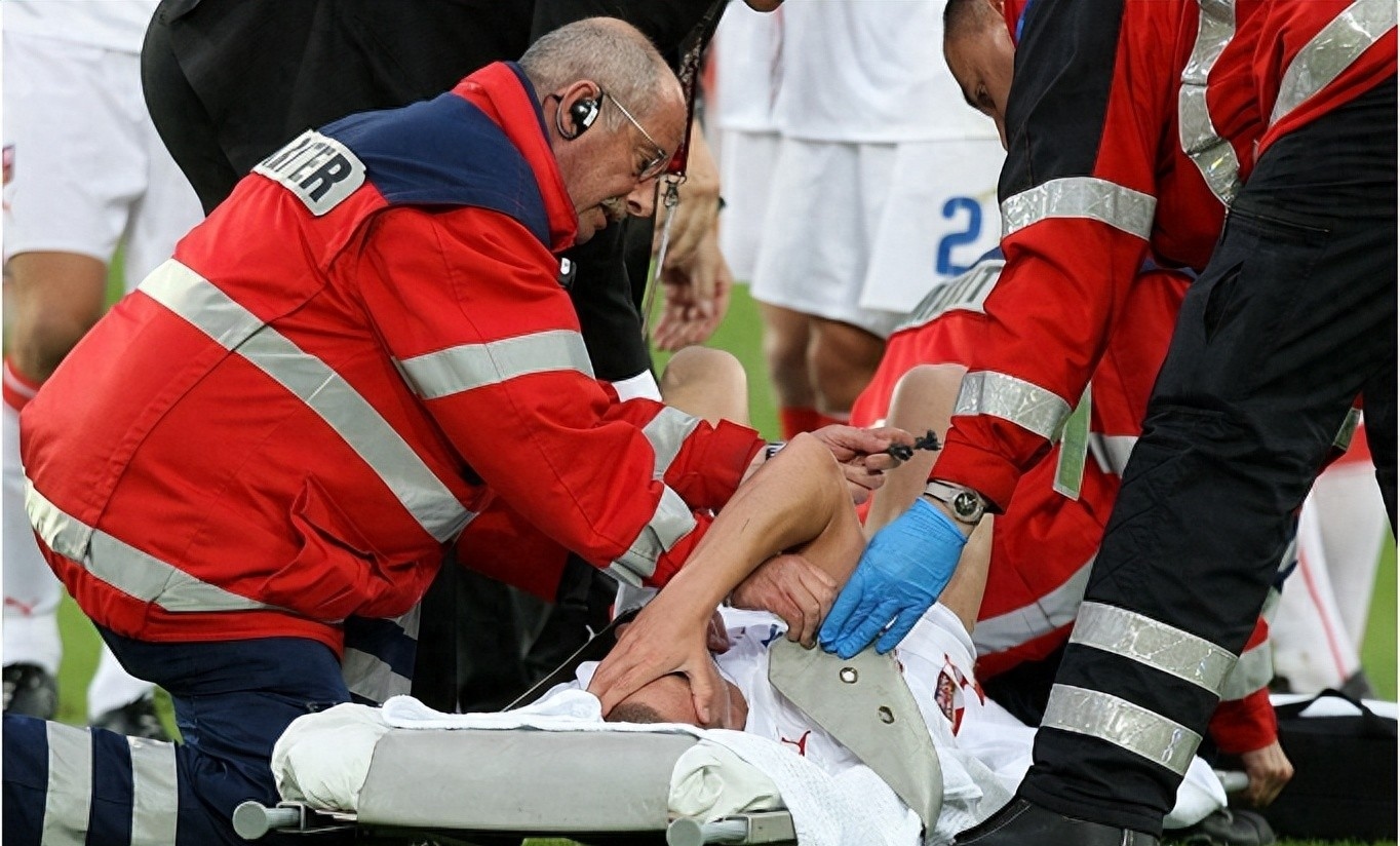 马刺后卫重伤,球队面临暂时人手短缺困境 马刺后卫重伤,球队面临暂时人手短缺困境