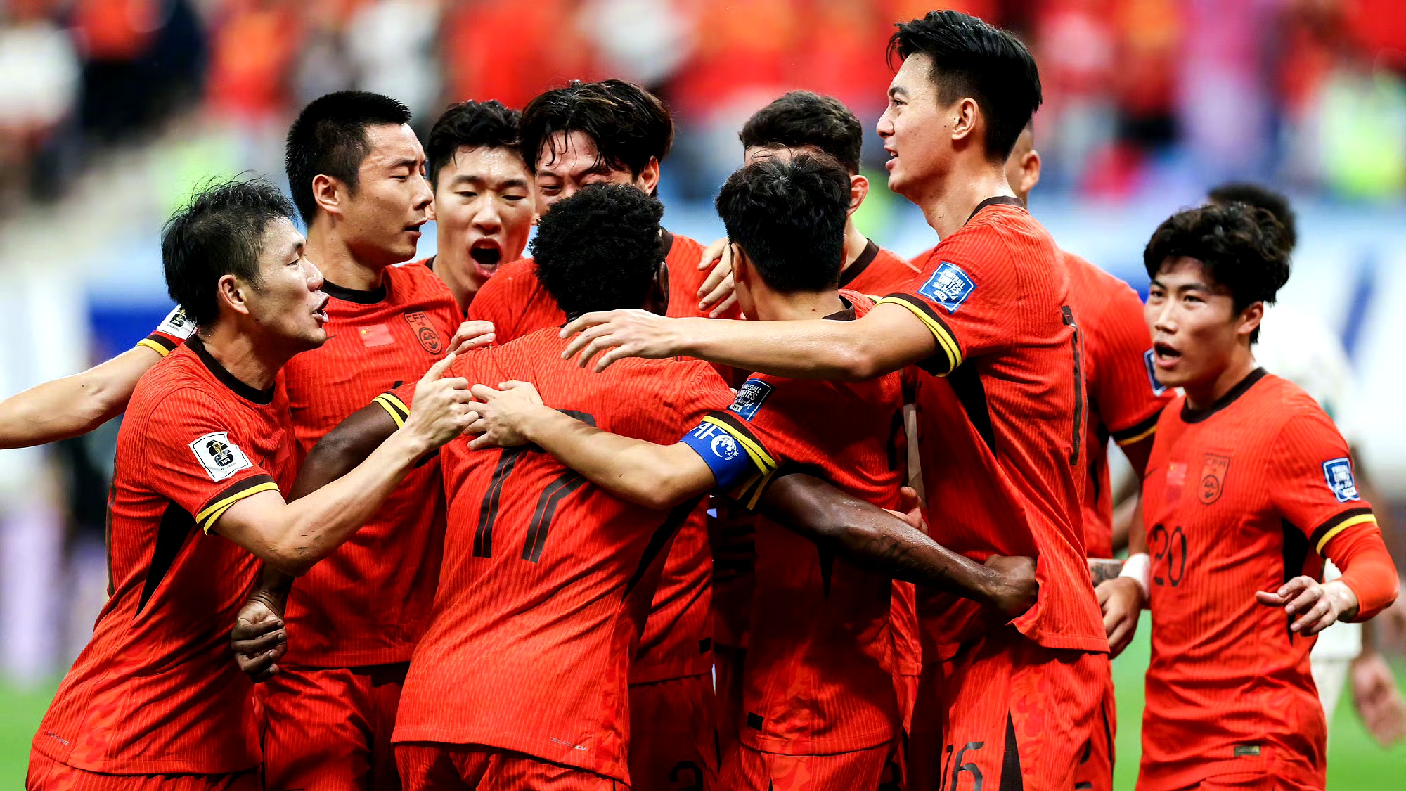 冠军争夺战激烈,多支球队势均力敌 冠军争夺战激烈,多支球队势均力敌