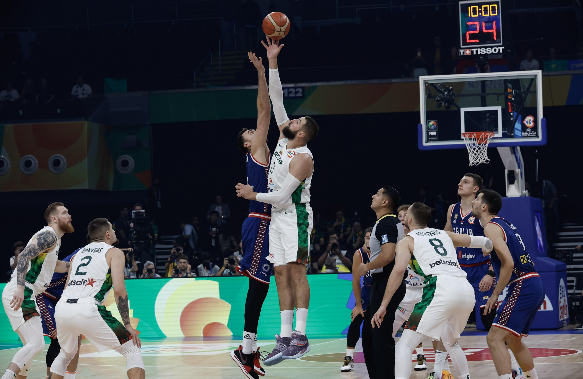 塞尔维亚男篮完胜立陶宛男篮，哈里斯一己之力扛起全队