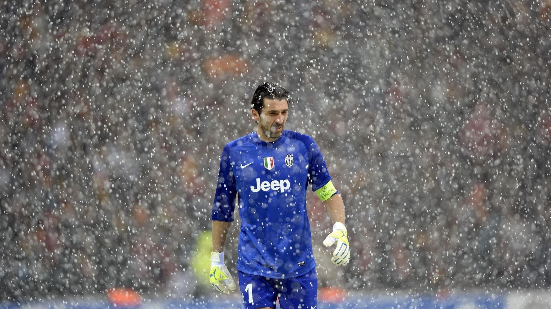 橙衣风暴与蓝黑利刃，戈麦斯主宰意甲，荷兰决胜局力克韩国